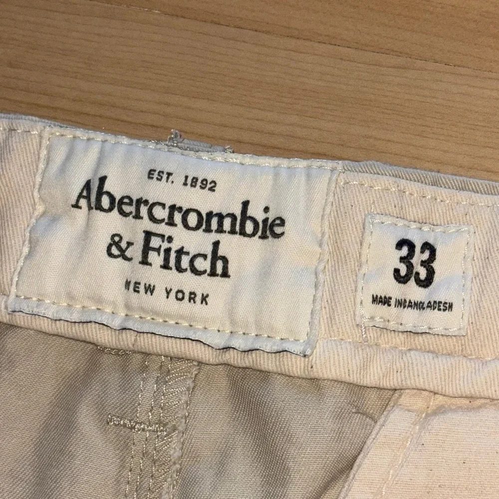 NWT Abercrombie & Fitch Light Khaki Dad Shorts Flat Front Button Fly Size 33